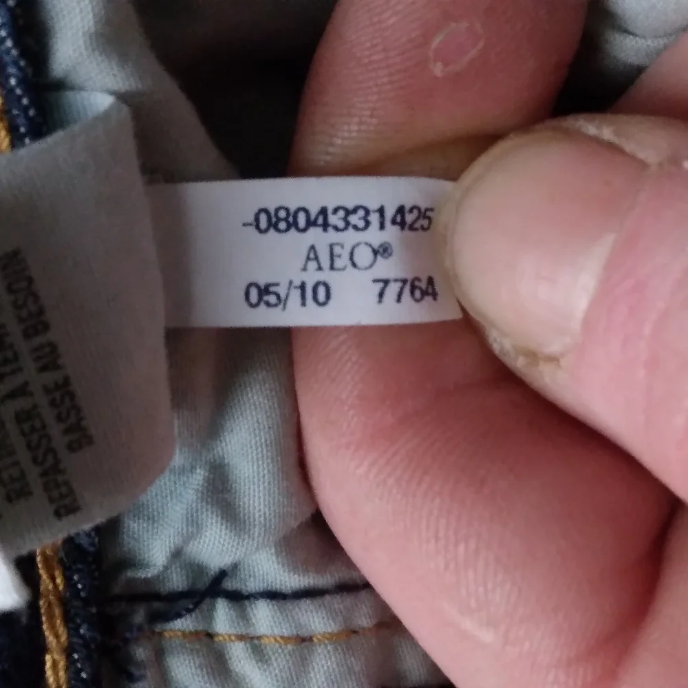 AMERICAN EAGLE Boy Fit Dark Wash Mid Rise Relaxed Cropped Jean Women's 6 - Picture 6 of 7